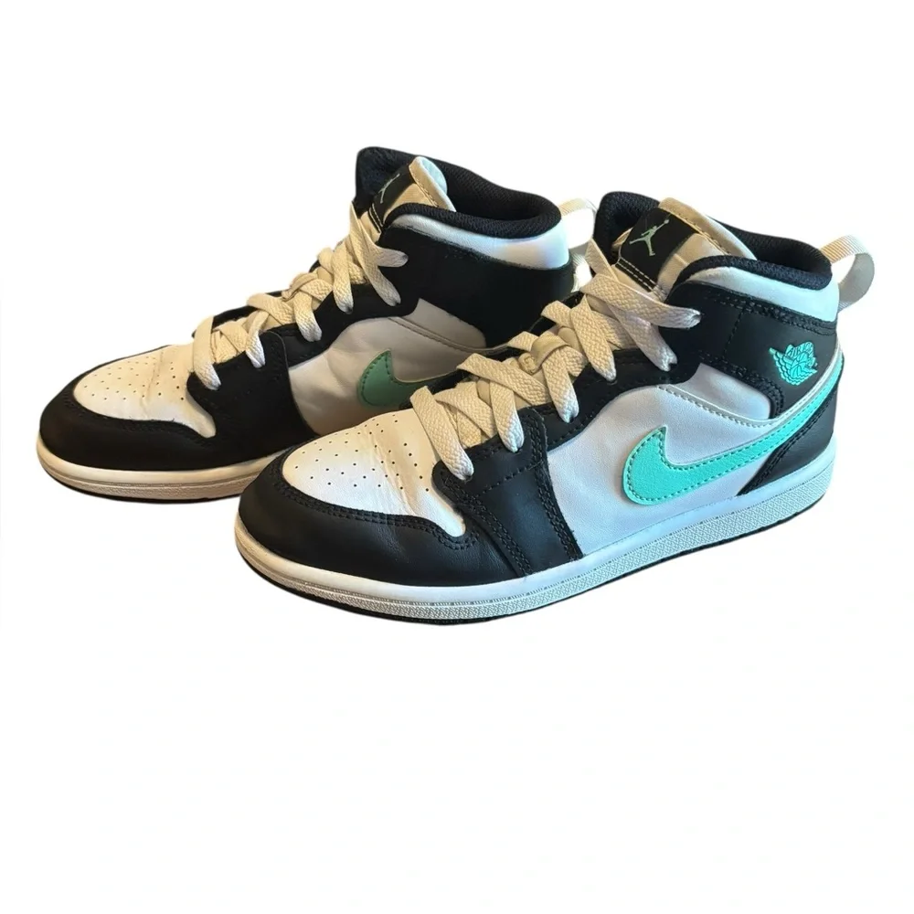Nike Air Jordan 1 Black and Teal High-Top Sneakers 3y